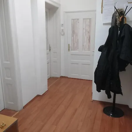 Mili Host Belgrád